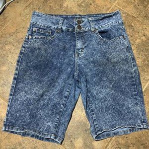 American Quality Denim Junior’s Acid Wash Stretch Denim Bermuda Shorts Size 9